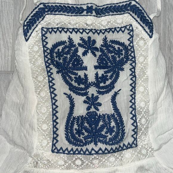 Forever 21 Contemporary Juniors XS Boho Blue & White Embroidery Tank Blouse - Picture 2 of 4